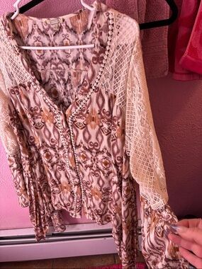 gimmicks by BKE Cream & Brown Boho Crochet-Sleeve Tunic Top